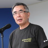 Vストロームミーティング2023の開会宣言を行う鈴木俊宏・スズキ社長