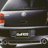 VW随一のホットな「Rシリーズ」、その原点『R32』のカタログは意外にもクールだった【懐かしのカーカタログ】