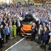 ルノーブランドの新型CセグメントSUVをブラジルで生産すると発表したルノーグループ。写真中央はルノーの新型SUVのカーディアン