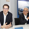 ZF 取締役のシュテファン・フォン・シュックマン氏（左）とZFジャパン 代表取締役の多田直純氏（右）