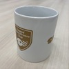 写真のマグカップに サインが入ります