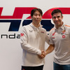 トニー・ボウ選手（右）とHRCレース運営室長 桒田哲宏（左）