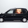 「傷物語タクシー」が東京の街を走る　車窓メディア「Canvas」がコラボ
