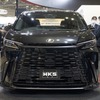 あのHKSがハイエースをPHEVにしちゃった！カーボンニュートラルもチューニングも本気のHKS…東京オートサロン2024