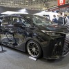 あのHKSがハイエースをPHEVにしちゃった！カーボンニュートラルもチューニングも本気のHKS…東京オートサロン2024