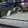 『VFワイルドコンセプト』。新機能「パワーフォールディングミッドゲート」を使い、ミッドゲートを開いた状態