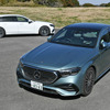 メルセデスベンツ E350e  セダン（手前）とE200 ステーションワゴン（奥）