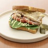 CROWN STYLE CAFÉ：チキンと有機ベビーリーフのサンドイッチ