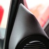 ツイーターパネルもドアやピラー形状に合わせてワンオフされたもの。表面処理はシボを残した純正イメージでフィニッシュ。