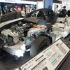 トヨタは『クラウンセダン』のHEVとFCEVのカットモデルを展示…人とくるまのテクノロジー展2024