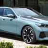 BMW初のEVワゴン、『i5ツーリング』…欧州で納車開始