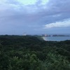 JAXA種子島センター内にある「ロケットの丘展望所」からの打ち上げ射点風景。世界一美しい打ち上げ場といわれる所以だ。
