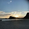 種子島宇宙センター一帯の竹崎海岸の夕日。近代的な宇宙センターと自然美との対照的な景観を見ることができる。