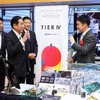 岸田総理に技術を説明するCEOの加藤真平氏