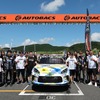 ルーキーレーシングのメンバー。車両右はドライバーとして参戦するモリゾウこと豊田章男トヨタ会長