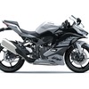 カワサキ Ninja ZX-4R SE　メタリックマットホワイティッシュシルバー×メタリックフラットスパークブラック