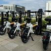 「かそりーぬ」デザインのナンバープレートを装着した電動サイクル