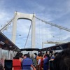 橋の上部構造物をこのアングルで見られるのはオープンカーならでは