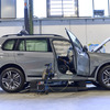 BMWのリサイクルセンターで解体される車両。その多くは量産前のテスト車両