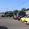 店舗駐車場は広々としている