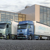 ダイムラートラックのメルセデスベンツ『eActros 600』（右）と『Actros L』