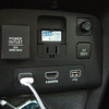 100V15AのACアウトレットを装備。