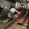 都営地下鉄異常時総合訓練：運転士が発炎筒を着火、設置