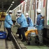 都営地下鉄異常時総合訓練：けが人の搬出