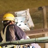 都営地下鉄異常時総合訓練：碍子の交換