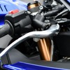 フロントブレーキのマスターシリンダーはブレンボのラジアルタイプ。レバーにはアジャスト機構が備わる。