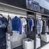 国内初となるアパレルの展示・販売も