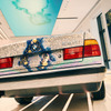 日本画家の加山又造氏によって制作され、1990年にお披露目されたアート車両。ベースはBMW535i