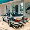 日本画家の加山又造氏によって制作され、1990年にお披露目されたアート車両。ベースはBMW535i