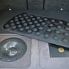 プロテクションボードも音抜け、熱対策のためにエア抜きの穴を空けて対処している。