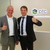 PTCシニア バイスプレジデントのクリストフ・ブラウクレ氏(右)と、PTC戦略＆オペラ-ション担当の副社長 ヴォルフガング・シュテルツレ氏