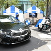 BMW i5 M60xドライブとBWW CE02／（KITTEテラス会場）