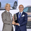 ホンダ フリードの開発責任者・安積悟さん（右）と加藤哲也実行委員長（左）