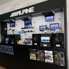 アルパインのカーエレ製品も展示・販売