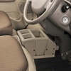 『エブリイ』系列車の車内に調和する、カーメイトのコンソールボックス