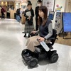 駅直結ショッピングセンターで近距離モビリティ『WHILL』の無料レンタル開始、アプリで無人貸出し