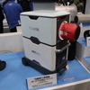 水素カートリッジユニットと組み合わせたアイシンの可搬型FC発電機
