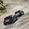 MINI ジョン・クーパー・ワークスE（向かって左）とMINI ジョン・クーパー・ワークス・エースマンE