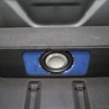 アンプラックの前方はこの通りサブウーファーがインストールされている。車室内側に振動板を見せる構造だ。