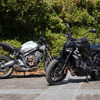 ホンダ CB650R E-Clutch（左）とヤマハ MT-09 Y-AMT（右）