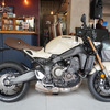 ヤマハ XSR900 2025年モデル（セラミックアイボリー）