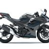 カワサキ Ninja400（メタリックマットグラフェンスチールグレー×メタリックフラットスパークブラック）