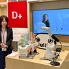 各部が活動内容を展示するスペース「D+」。生成AIロボットの「Jullie（ジュリー）」がデモを披露