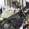 ヤマハ XSR900 ABS 2025年モデルの日本限定カラー「アイボリー」(大阪モーターサイクルショー2025)