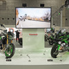 カワサキ Z900 SE（左）とNinja 1100SX SE（右）