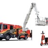 21ｍブーム付多目的消防ポンプ自動車MVF21（左）とEV巡回車（右）